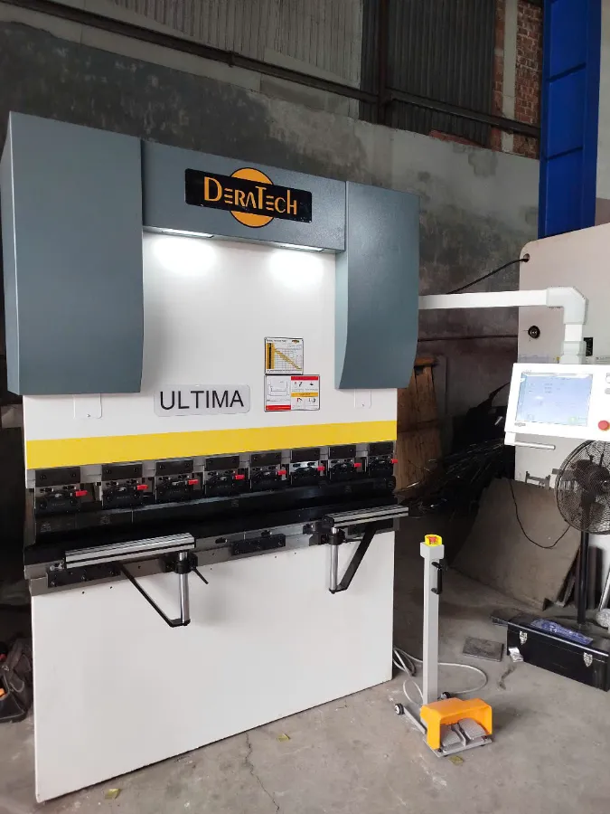 Bàn giao máy chấn CNC Deratech UBB-50/1650 – Giải pháp tối ưu cho xưởng nội thất kim loại