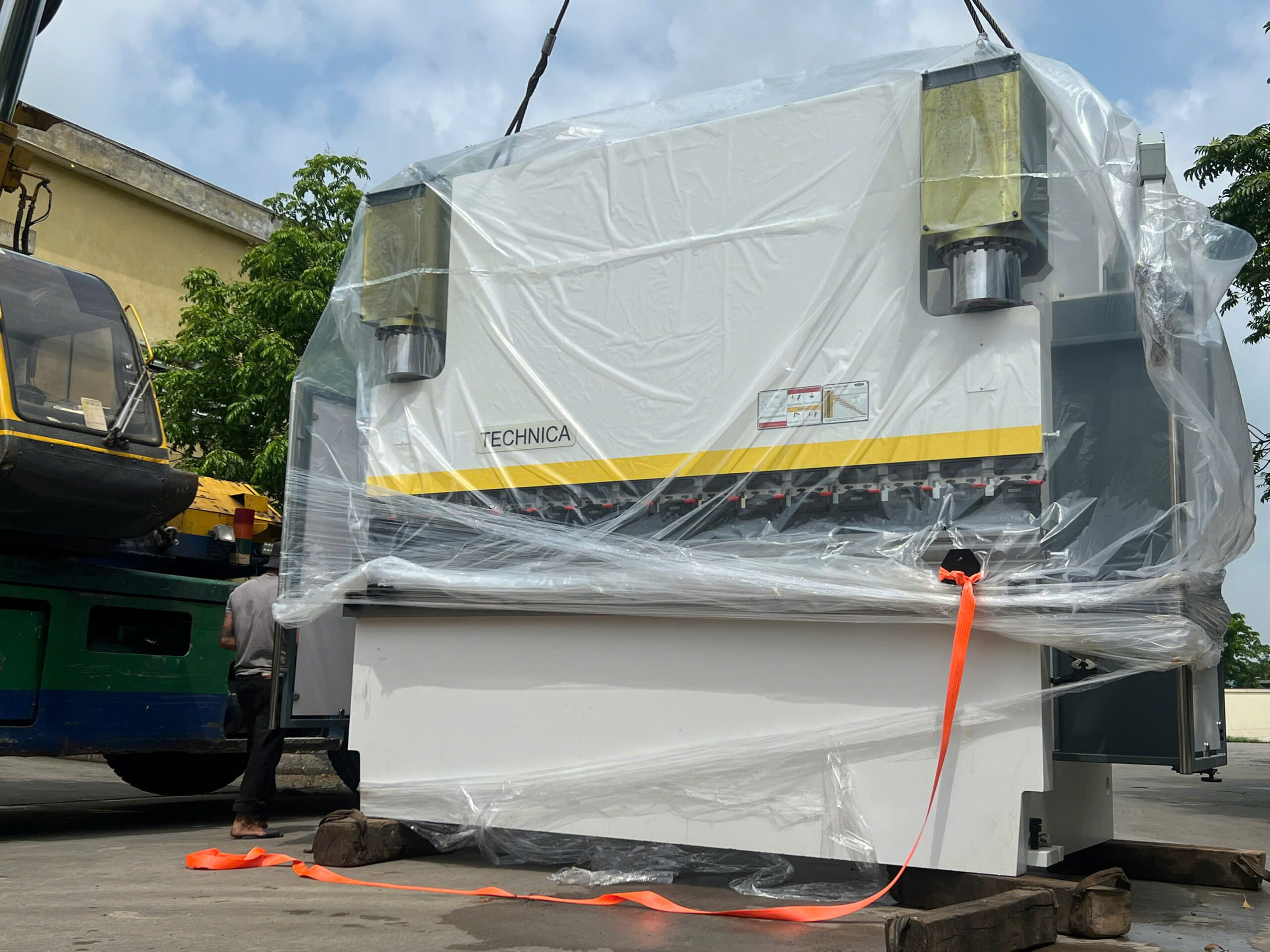 Giới thiệu về máy chấn tôn