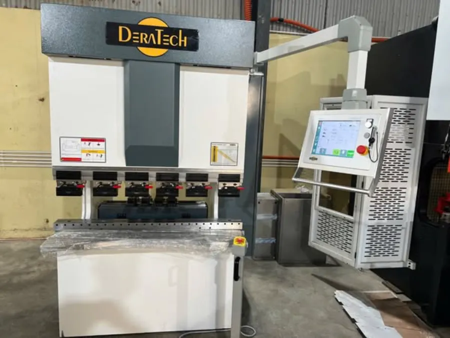 GIA CÔNG TỦ BẾP INOX – ĐỪNG BỎ QUA MÁY CHẤN DERATECH