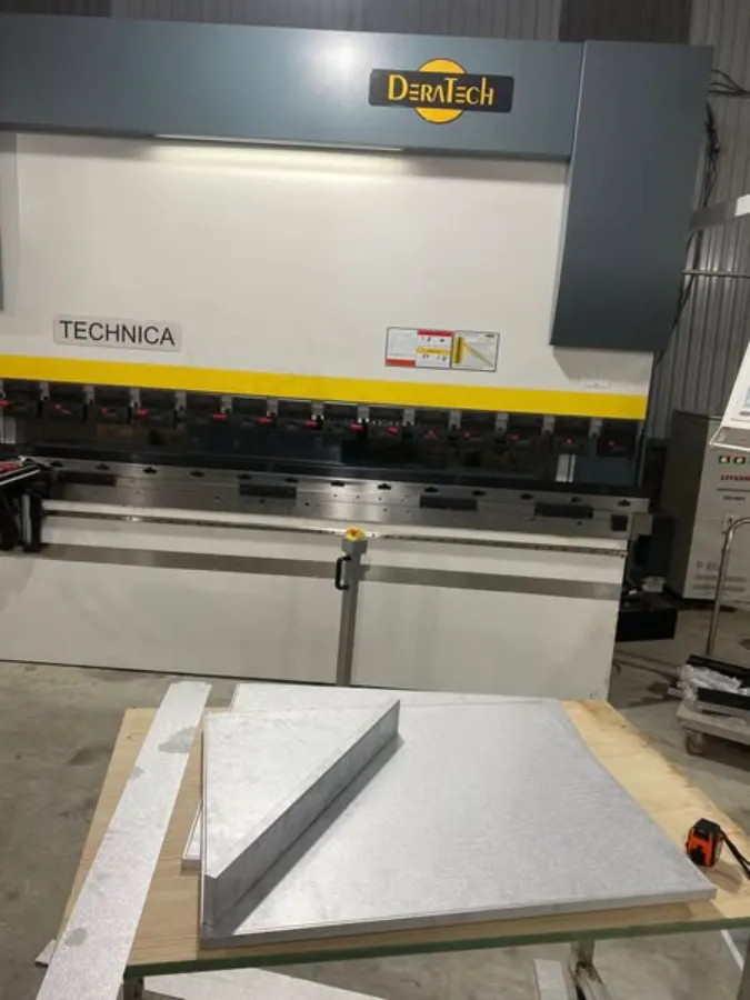 GIA CÔNG TỦ BẾP INOX – ĐỪNG BỎ QUA MÁY CHẤN DERATECH