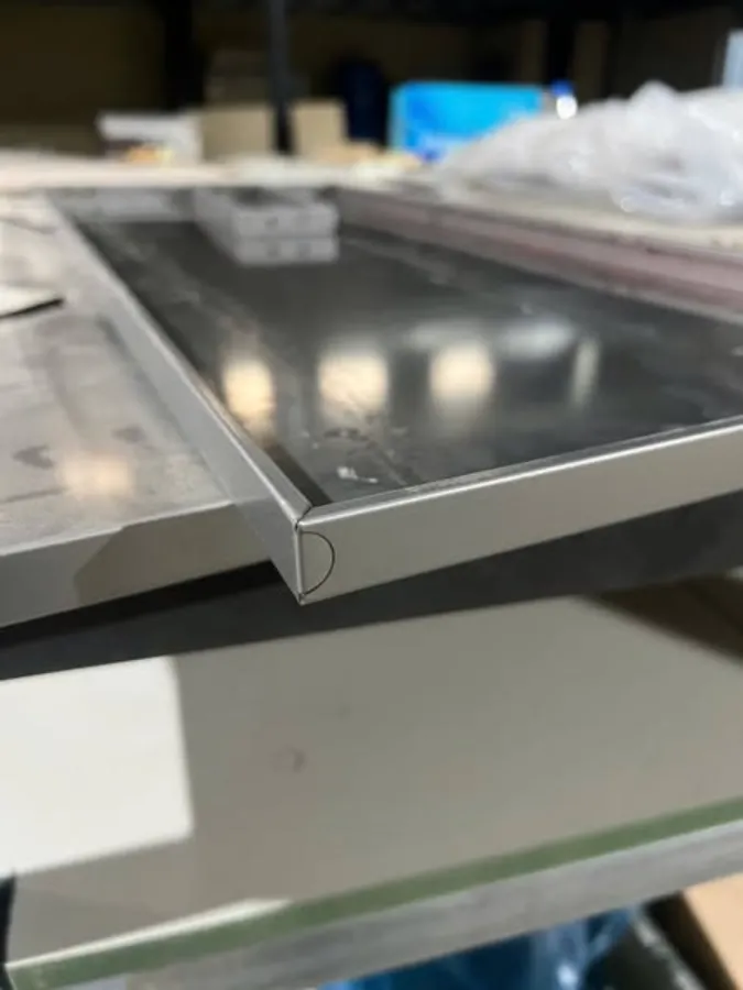 GIA CÔNG TỦ BẾP INOX – ĐỪNG BỎ QUA MÁY CHẤN DERATECH