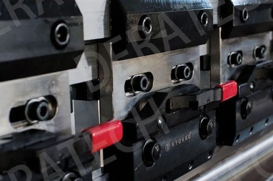 VNTECH TẬP KẾT MÁY CHẤN CNC DERATECH 300T/6100 – SẢN XUẤT HÀNG XUẤT KHẨU MỸ