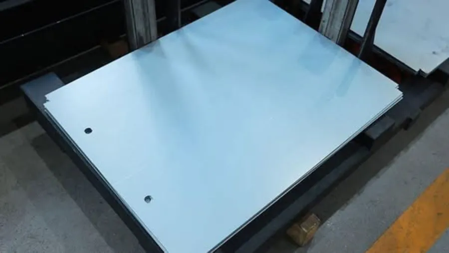 Gia công tủ điều khiển – Tối ưu sản xuất với máy chấn Deratech