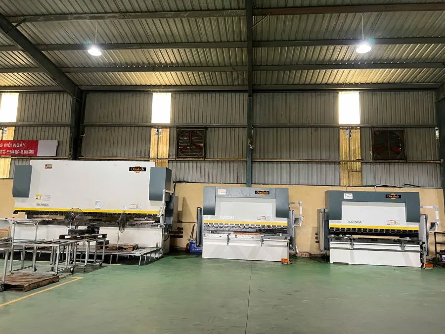 VNTECH bàn giao máy chấn Deratech TAM 170/3200 cho khách hàng 