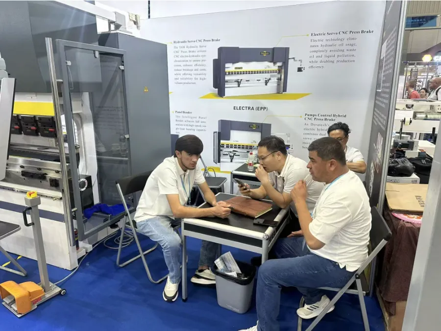 Deratech tỏa sáng tại Canton Fair 138 – Cùng VNTECH khám phá tương lai sản xuất thông minh!