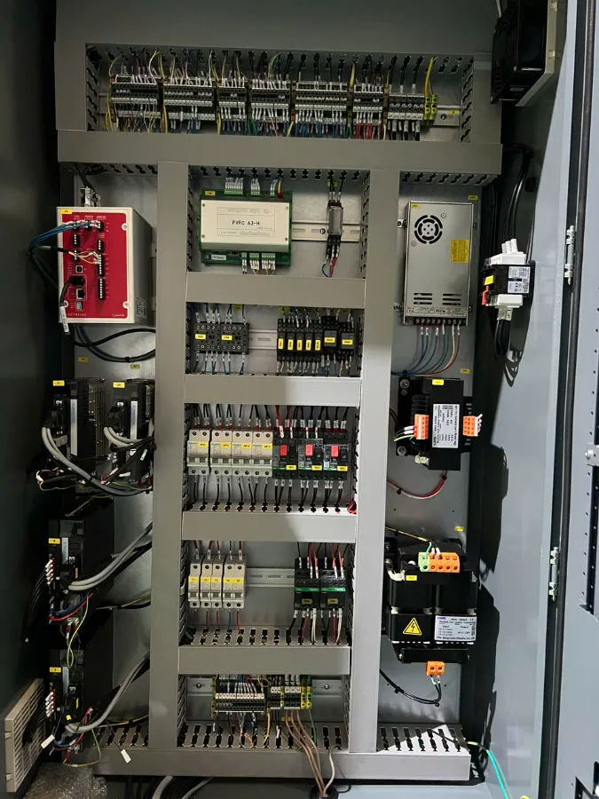 Đội ngũ kỹ sư VNTECH đã trực tiếp khảo sát, vận chuyển, lắp đặt, cân chỉnh và đào tạo vận hành tại chỗ. Sau khi nghiệm thu, máy hoạt động ổn định, đạt độ chính xác cao và được khách hàng đánh giá hài lòng về hiệu suất cũng như chất lượng chấn. Đây không chỉ là một thương vụ bàn giao thiết bị, mà còn là sự hợp tác chiến lược giữa VNTECH và doanh nghiệp địa phương trong việc nâng cao năng lực sản xuất ngành cơ khí dân dụng tại Hải Phòng.